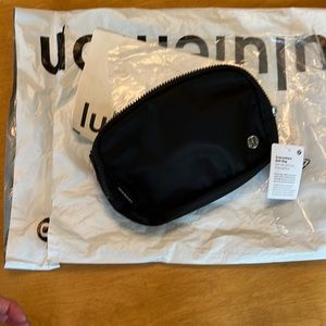 Lululemon Everywhere Belt Bag. NWT